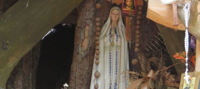 Leśna kapliczka Matki Bożej Fatimskiej